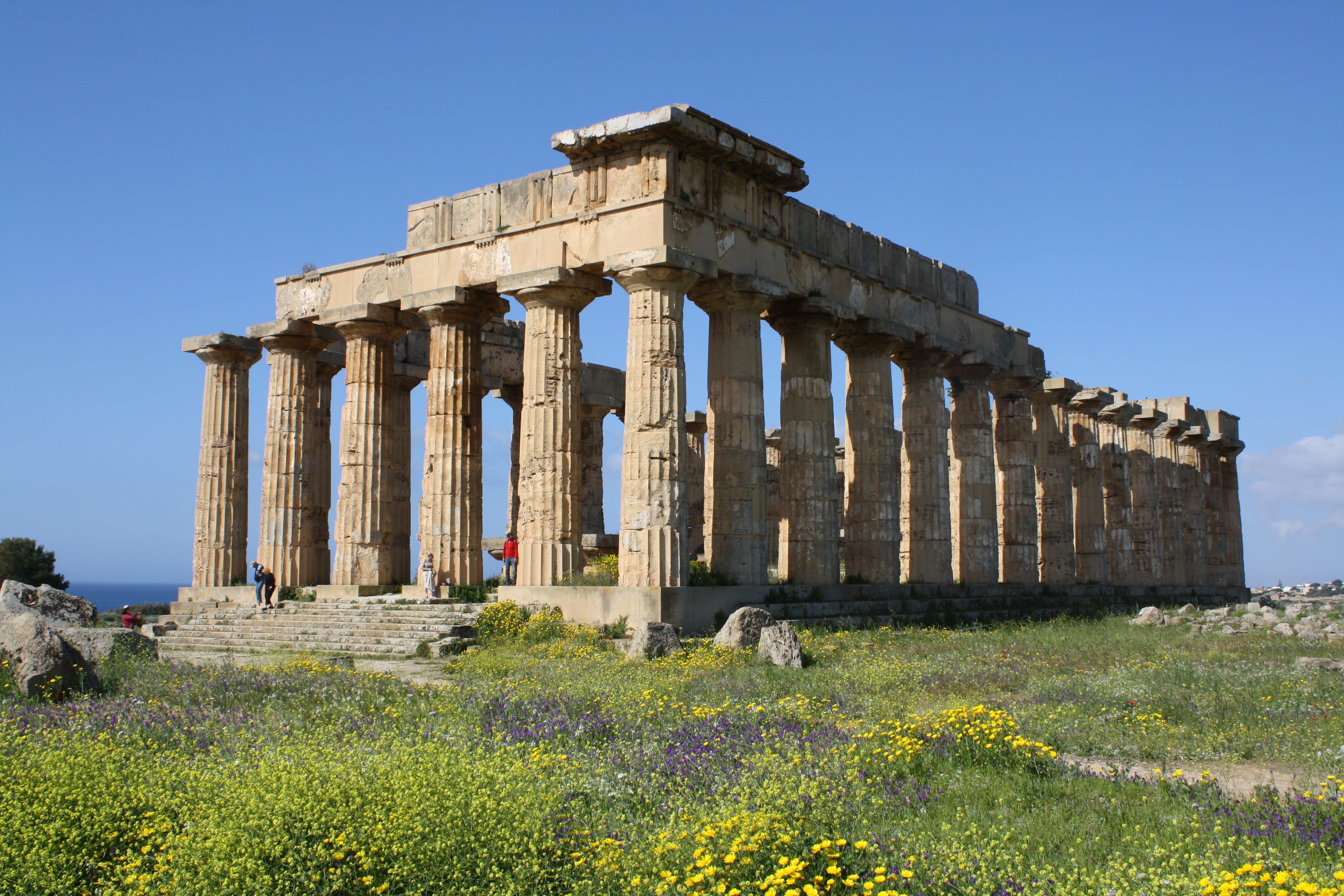 Unraveling History: Discovering Greece's Ancient Ruins and Landmarks
